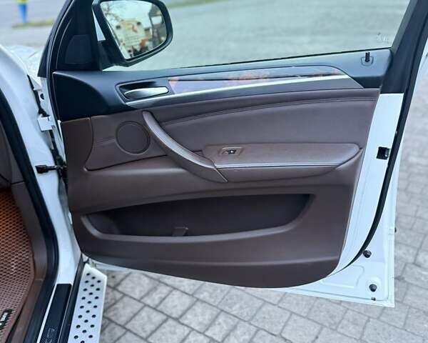 Белый БМВ Х5, объемом двигателя 2.98 л и пробегом 265 тыс. км за 10450 $, фото 17 на Automoto.ua