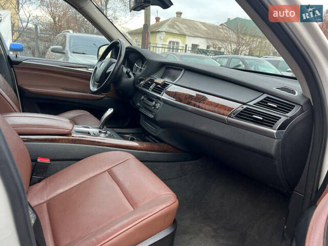 Белый БМВ Х5, объемом двигателя 3 л и пробегом 250 тыс. км за 11250 $, фото 17 на Automoto.ua