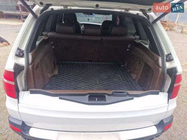 Белый БМВ Х5, объемом двигателя 3 л и пробегом 265 тыс. км за 16000 $, фото 14 на Automoto.ua