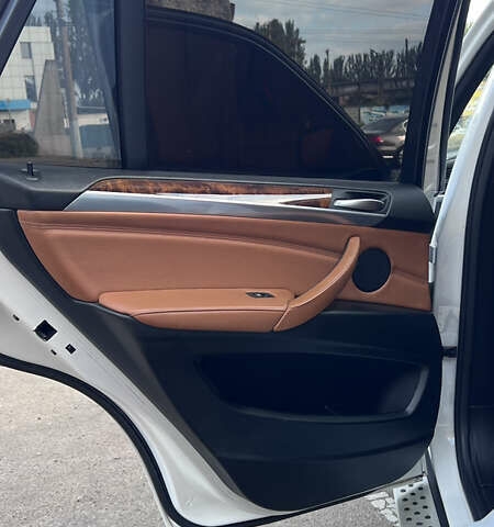 Білий БМВ Х5, об'ємом двигуна 3 л та пробігом 272 тис. км за 16900 $, фото 35 на Automoto.ua