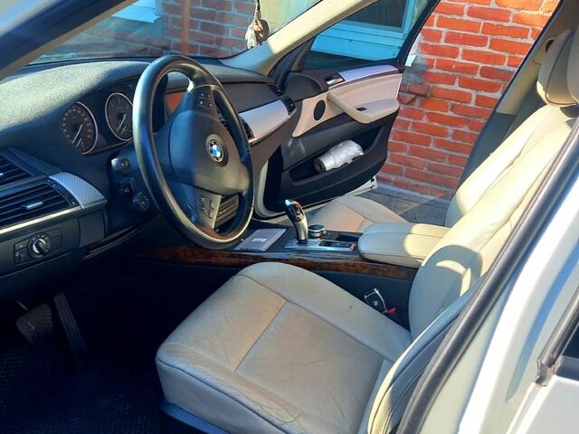 Белый БМВ Х5, объемом двигателя 3 л и пробегом 320 тыс. км за 16800 $, фото 13 на Automoto.ua