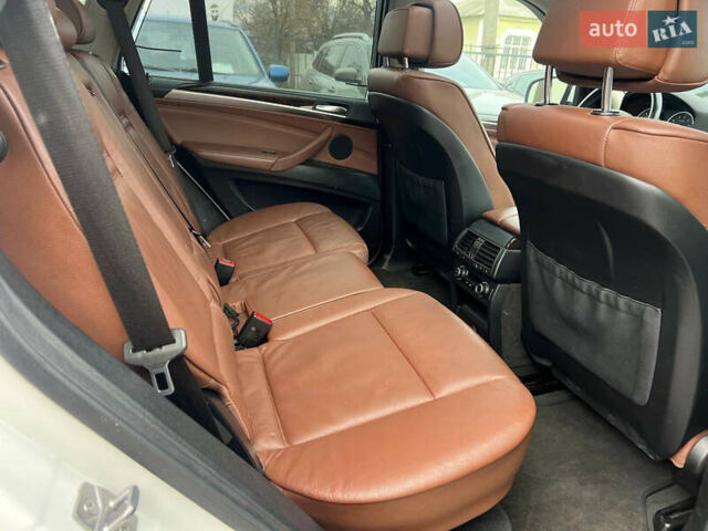 Белый БМВ Х5, объемом двигателя 3 л и пробегом 250 тыс. км за 11250 $, фото 11 на Automoto.ua