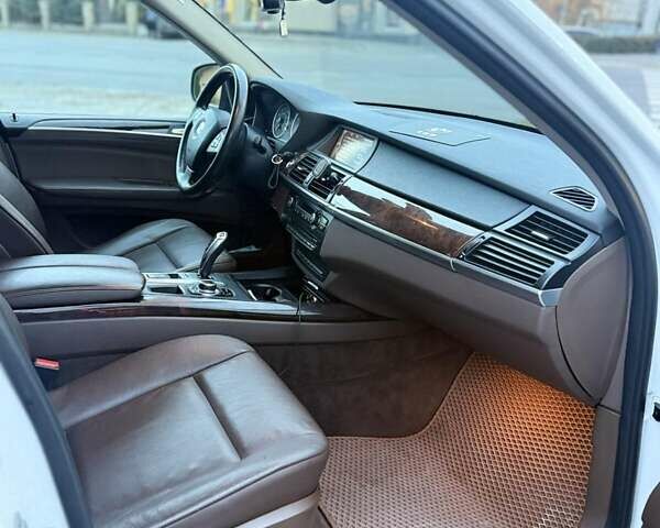 Белый БМВ Х5, объемом двигателя 2.98 л и пробегом 265 тыс. км за 10450 $, фото 12 на Automoto.ua