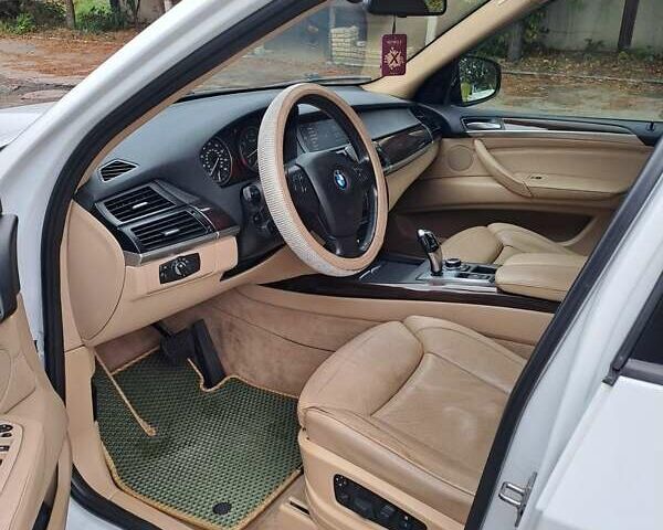 Белый БМВ Х5, объемом двигателя 3 л и пробегом 145 тыс. км за 17500 $, фото 9 на Automoto.ua