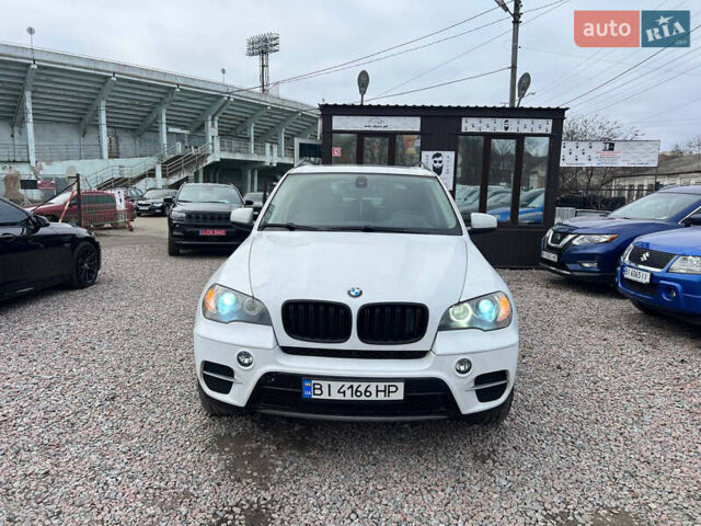 Белый БМВ Х5, объемом двигателя 3 л и пробегом 250 тыс. км за 11250 $, фото 2 на Automoto.ua