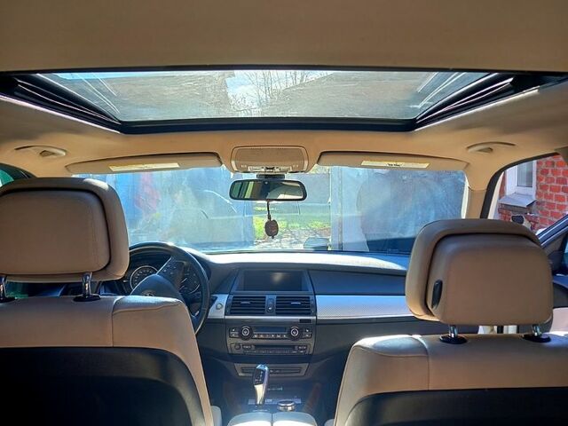 Белый БМВ Х5, объемом двигателя 3 л и пробегом 320 тыс. км за 16800 $, фото 10 на Automoto.ua