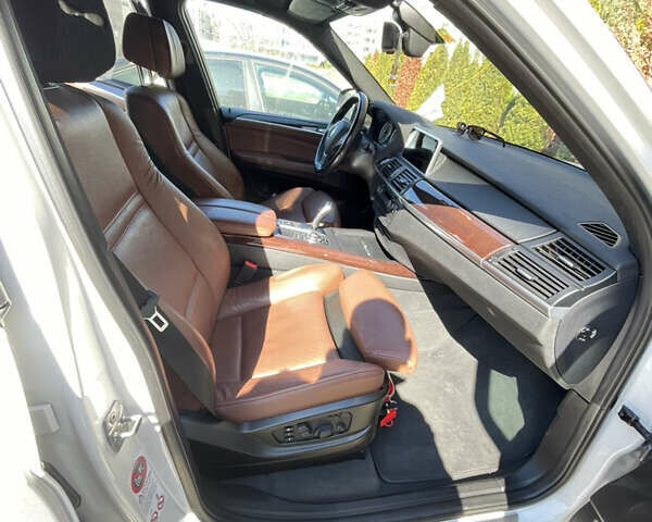 Белый БМВ Х5, объемом двигателя 2.99 л и пробегом 290 тыс. км за 22000 $, фото 66 на Automoto.ua