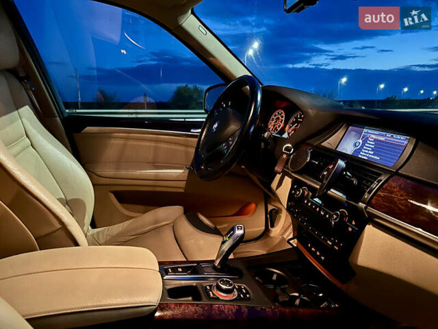 Белый БМВ Х5, объемом двигателя 3 л и пробегом 244 тыс. км за 11700 $, фото 21 на Automoto.ua