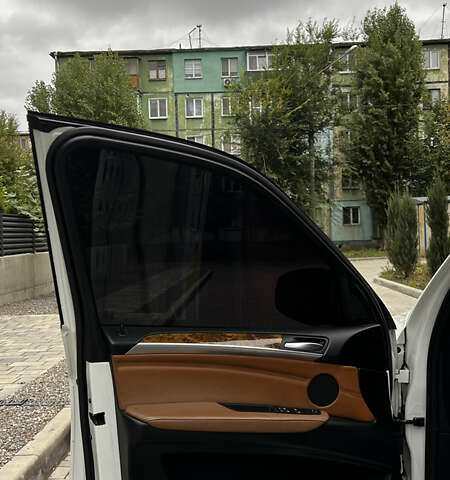 Белый БМВ Х5, объемом двигателя 3 л и пробегом 272 тыс. км за 16500 $, фото 29 на Automoto.ua