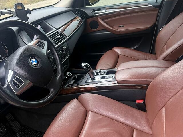 Белый БМВ Х5, объемом двигателя 3 л и пробегом 223 тыс. км за 11500 $, фото 4 на Automoto.ua