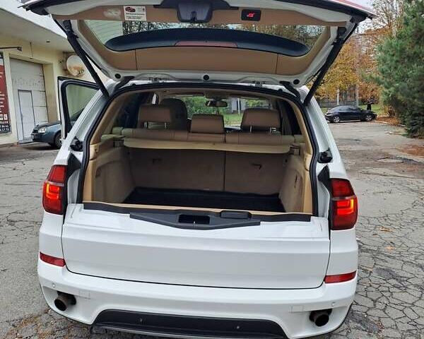 Белый БМВ Х5, объемом двигателя 3 л и пробегом 145 тыс. км за 17500 $, фото 3 на Automoto.ua