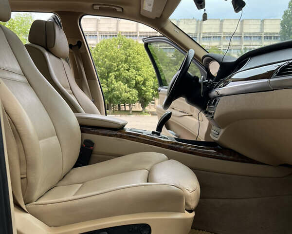 Белый БМВ Х5, объемом двигателя 3 л и пробегом 235 тыс. км за 17500 $, фото 12 на Automoto.ua