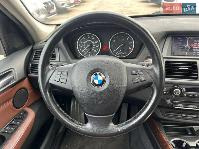 Белый БМВ Х5, объемом двигателя 3 л и пробегом 250 тыс. км за 11250 $, фото 20 на Automoto.ua