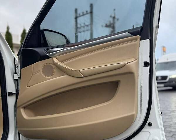 Білий БМВ Х5, об'ємом двигуна 3 л та пробігом 238 тис. км за 15500 $, фото 21 на Automoto.ua