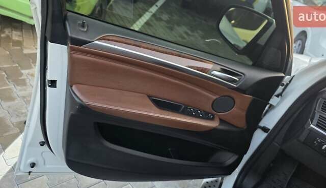 Белый БМВ Х5, объемом двигателя 2.98 л и пробегом 175 тыс. км за 16500 $, фото 16 на Automoto.ua