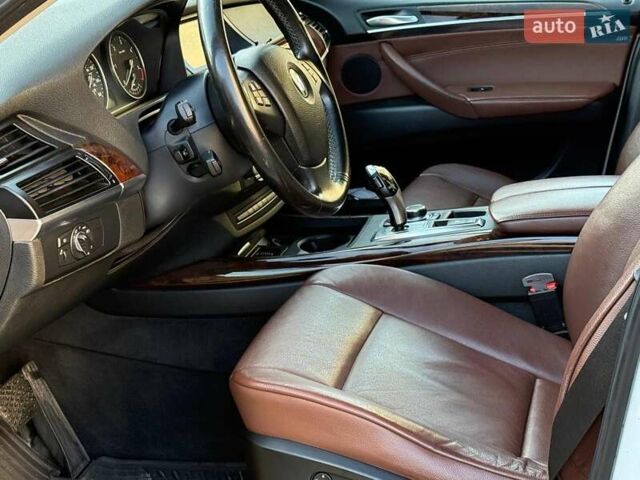 Белый БМВ Х5, объемом двигателя 3 л и пробегом 155 тыс. км за 19440 $, фото 8 на Automoto.ua