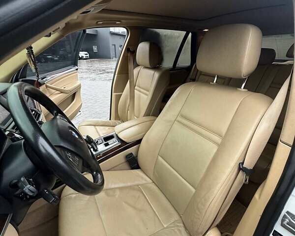 Білий БМВ Х5, об'ємом двигуна 3 л та пробігом 238 тис. км за 15500 $, фото 15 на Automoto.ua
