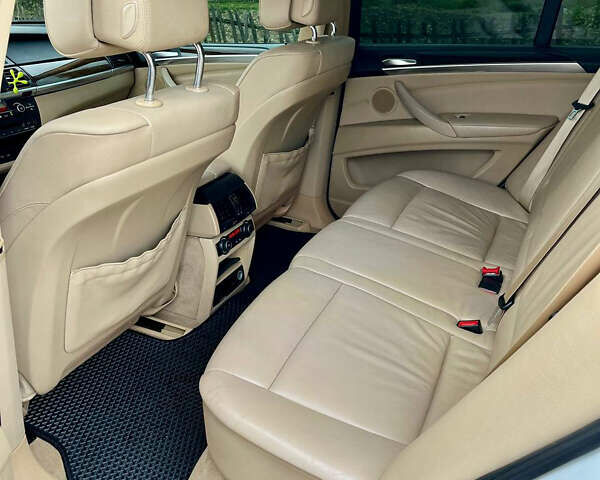 Белый БМВ Х5, объемом двигателя 2.99 л и пробегом 307 тыс. км за 15900 $, фото 16 на Automoto.ua