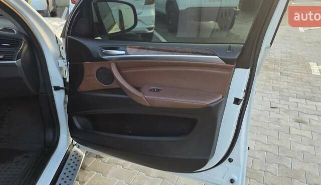 Белый БМВ Х5, объемом двигателя 2.98 л и пробегом 175 тыс. км за 16500 $, фото 6 на Automoto.ua