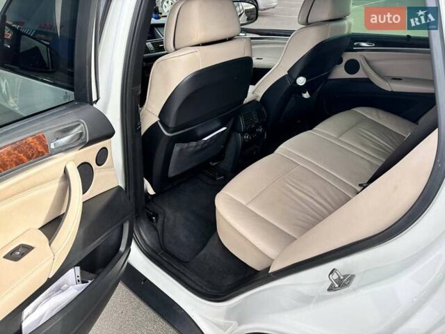 Белый БМВ Х5, объемом двигателя 3 л и пробегом 230 тыс. км за 17200 $, фото 14 на Automoto.ua