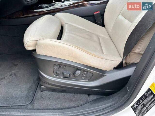 Белый БМВ Х5, объемом двигателя 3 л и пробегом 230 тыс. км за 17200 $, фото 16 на Automoto.ua