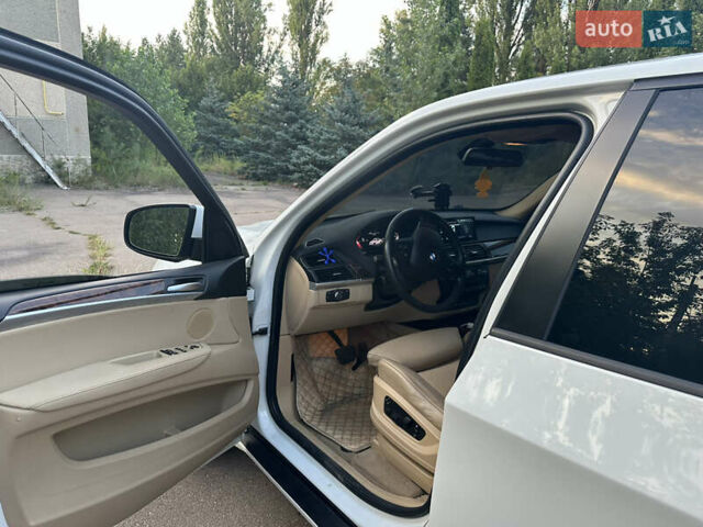 Белый БМВ Х5, объемом двигателя 2.99 л и пробегом 270 тыс. км за 18200 $, фото 9 на Automoto.ua