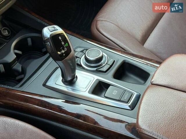 Белый БМВ Х5, объемом двигателя 3 л и пробегом 155 тыс. км за 19440 $, фото 13 на Automoto.ua