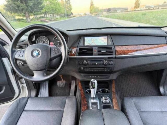 Білий БМВ Х5, об'ємом двигуна 3 л та пробігом 150 тис. км за 3900 $, фото 8 на Automoto.ua
