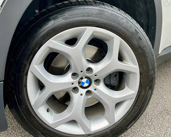 Белый БМВ Х5, объемом двигателя 2.99 л и пробегом 307 тыс. км за 15900 $, фото 4 на Automoto.ua