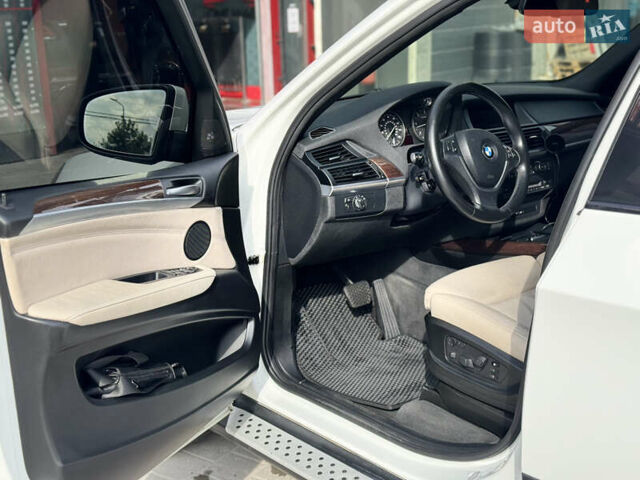 БМВ Х5 2011 в Тернополе на Automoto.ua Белый БМВ Х5, объемом двигателя 2.99 л и пробегом 252 тыс. км за 18200 $, фото 3 на Automoto.ua