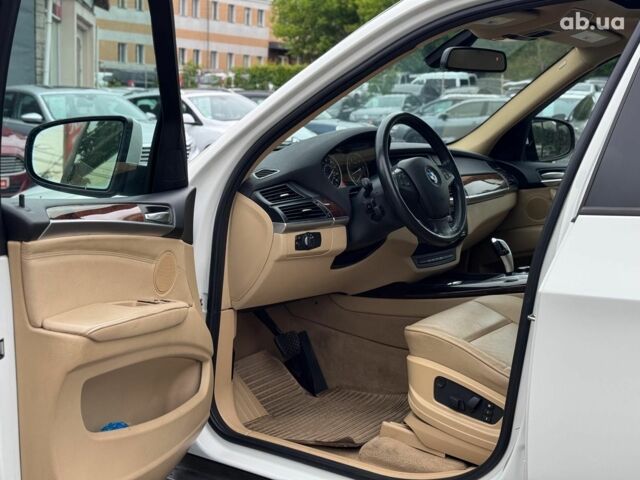 Білий БМВ Х5, об'ємом двигуна 3 л та пробігом 199 тис. км за 17490 $, фото 19 на Automoto.ua