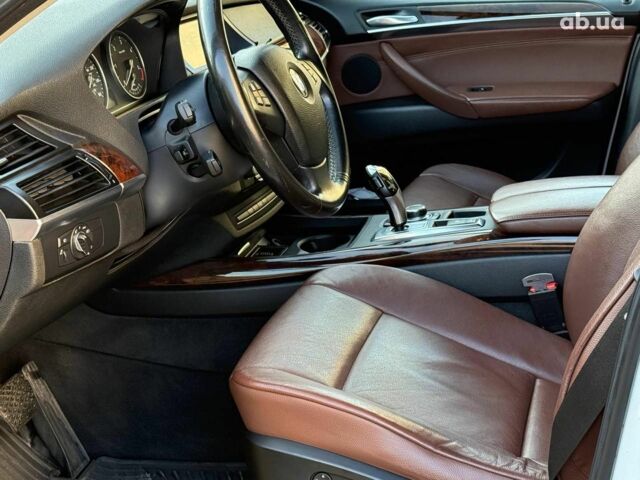 Белый БМВ Х5, объемом двигателя 3 л и пробегом 155 тыс. км за 19440 $, фото 8 на Automoto.ua