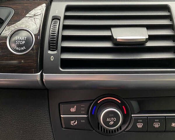 Білий БМВ Х5, об'ємом двигуна 2.99 л та пробігом 229 тис. км за 27000 $, фото 22 на Automoto.ua