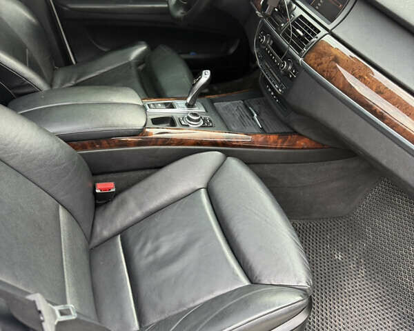 Білий БМВ Х5, об'ємом двигуна 3 л та пробігом 245 тис. км за 16400 $, фото 39 на Automoto.ua