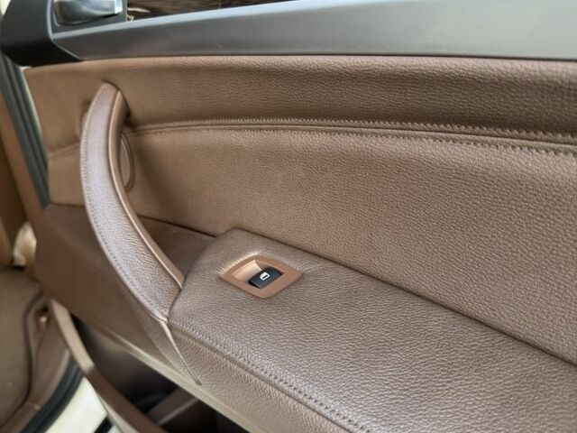 Белый БМВ Х5, объемом двигателя 3 л и пробегом 204 тыс. км за 19500 $, фото 16 на Automoto.ua