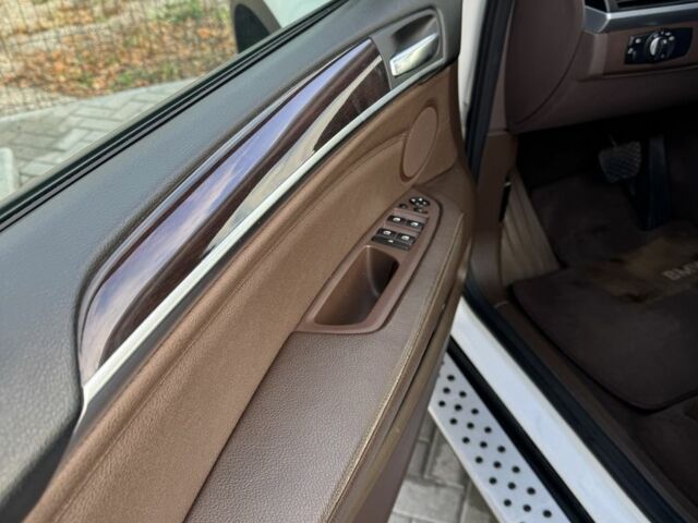 Белый БМВ Х5, объемом двигателя 3 л и пробегом 204 тыс. км за 19500 $, фото 11 на Automoto.ua