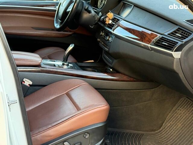 Белый БМВ Х5, объемом двигателя 3 л и пробегом 155 тыс. км за 19440 $, фото 19 на Automoto.ua