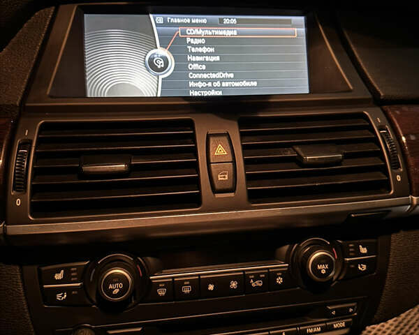 Белый БМВ Х5, объемом двигателя 4.4 л и пробегом 370 тыс. км за 15000 $, фото 1 на Automoto.ua