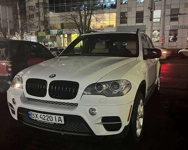 Белый БМВ Х5, объемом двигателя 3 л и пробегом 247 тыс. км за 17800 $, фото 2 на Automoto.ua