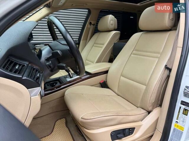 БМВ Х5 2011 в Киеве на Automoto.ua Белый БМВ Х5, объемом двигателя 2.98 л и пробегом 265 тыс. км за 15990 $, фото 10 на Automoto.ua