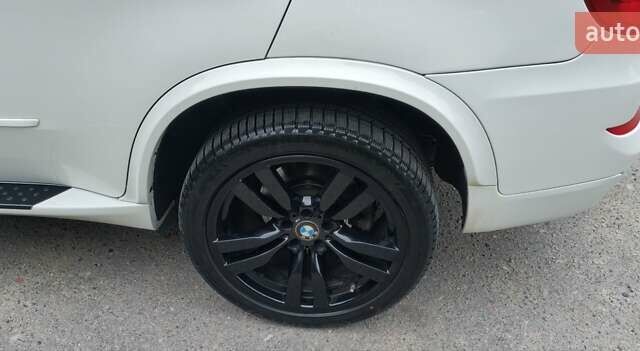 Белый БМВ Х5, объемом двигателя 3.5 л и пробегом 280 тыс. км за 15500 $, фото 4 на Automoto.ua