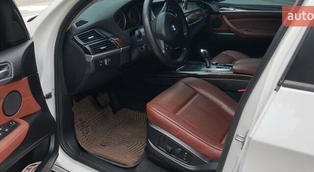 Белый БМВ Х5, объемом двигателя 3.5 л и пробегом 280 тыс. км за 15500 $, фото 3 на Automoto.ua