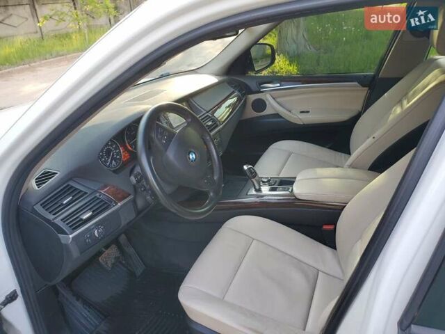 Белый БМВ Х5, объемом двигателя 3 л и пробегом 238 тыс. км за 18999 $, фото 8 на Automoto.ua
