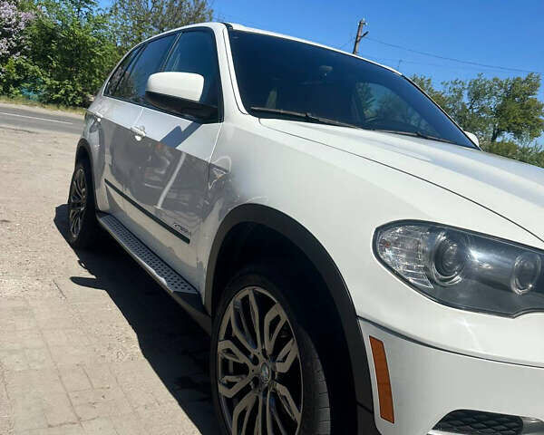 Білий БМВ Х5, об'ємом двигуна 3 л та пробігом 200 тис. км за 18500 $, фото 1 на Automoto.ua