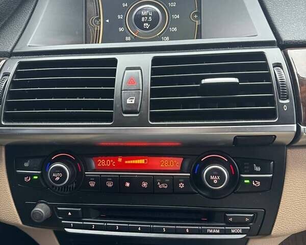 Білий БМВ Х5, об'ємом двигуна 3 л та пробігом 238 тис. км за 15500 $, фото 29 на Automoto.ua