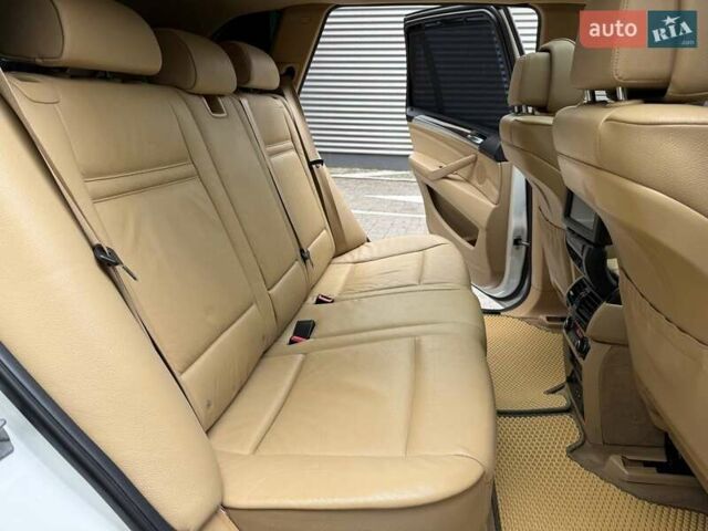 БМВ Х5 2011 в Киеве на Automoto.ua Белый БМВ Х5, объемом двигателя 2.98 л и пробегом 265 тыс. км за 15990 $, фото 12 на Automoto.ua