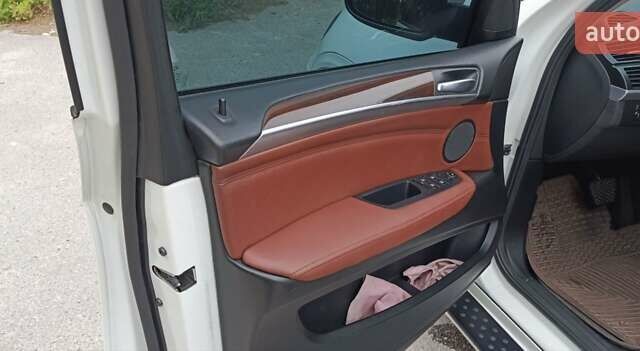 Белый БМВ Х5, объемом двигателя 3.5 л и пробегом 280 тыс. км за 15500 $, фото 2 на Automoto.ua