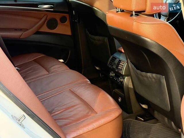 Белый БМВ Х5, объемом двигателя 3 л и пробегом 155 тыс. км за 19440 $, фото 19 на Automoto.ua