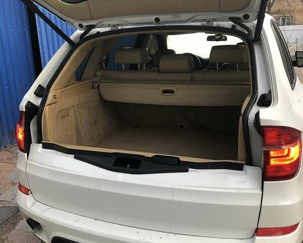 Белый БМВ Х5, объемом двигателя 3 л и пробегом 157 тыс. км за 16000 $, фото 1 на Automoto.ua