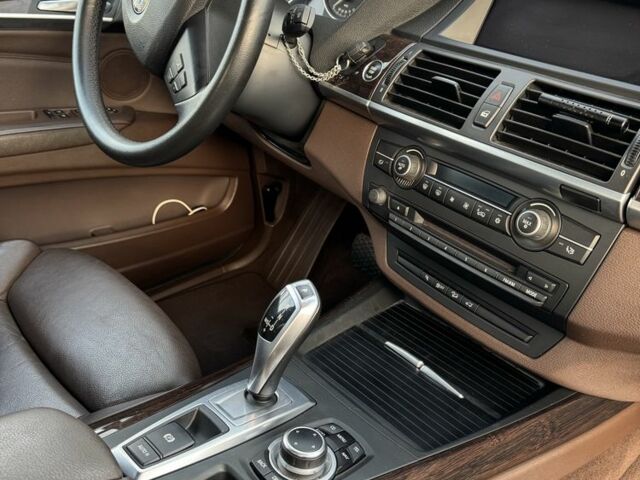 Белый БМВ Х5, объемом двигателя 3 л и пробегом 204 тыс. км за 19500 $, фото 18 на Automoto.ua